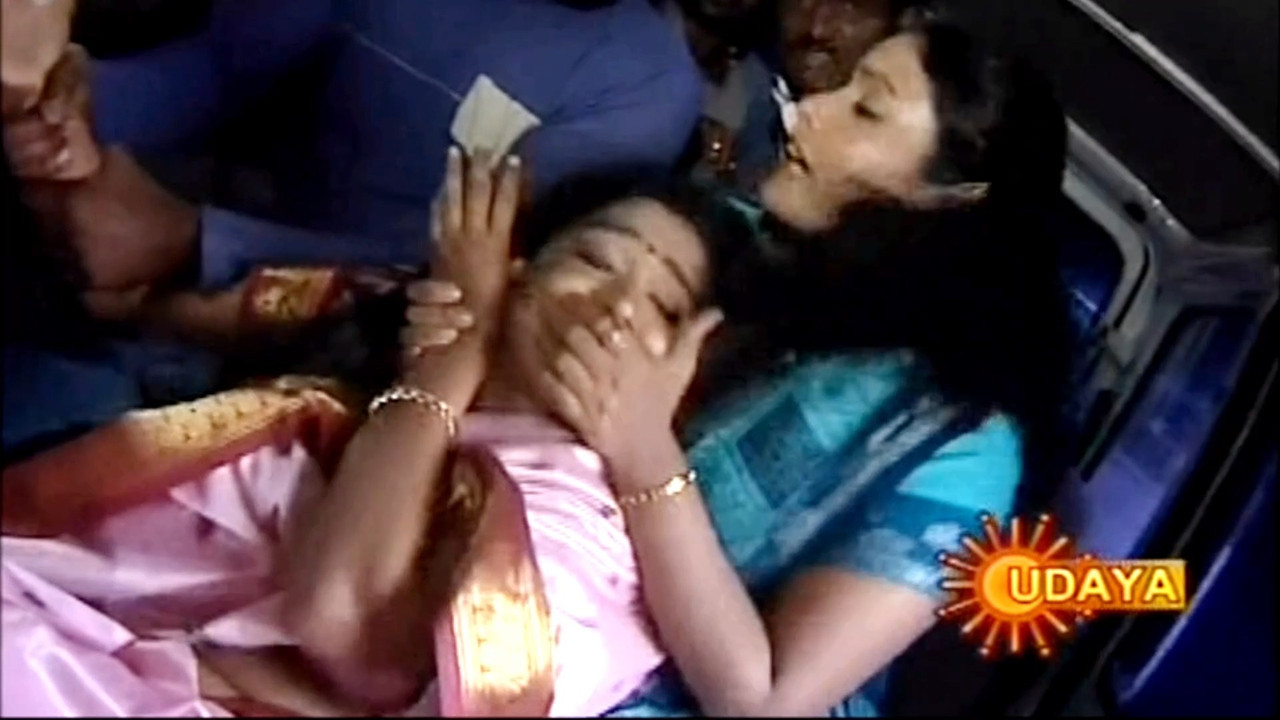 Actress Rathi Moelsting Scenes and Open Navel Scene mp4 snapshot 00 10 350