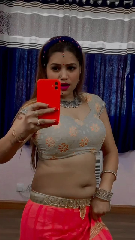Bhojpuri actress sexy deep big navel in red lahanga.mp4_snapshot_00.09.000