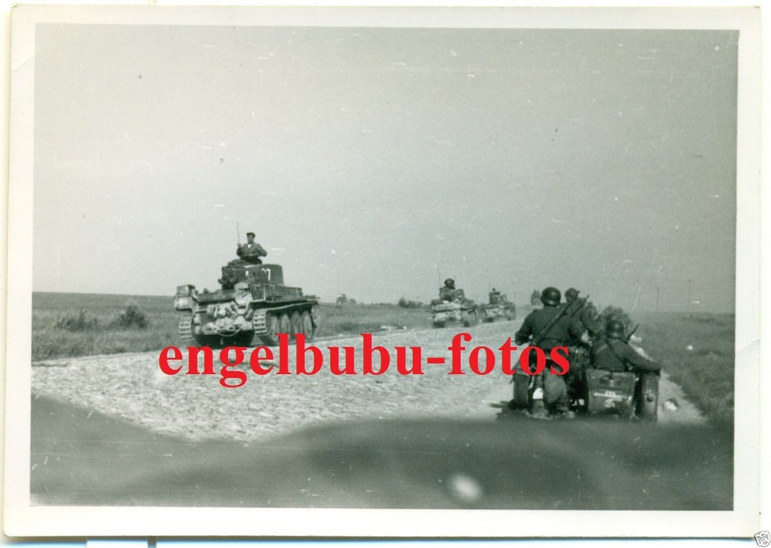 PANZER - KOLONNE Mehrerer Panzer 38(t) - TARNUNG