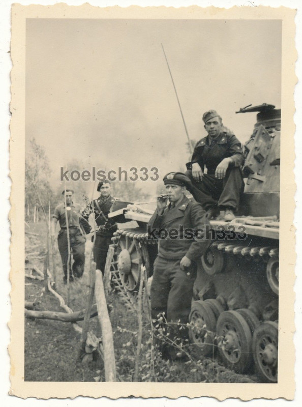 Panzermänner Zigarren Pause am Kampfwagen