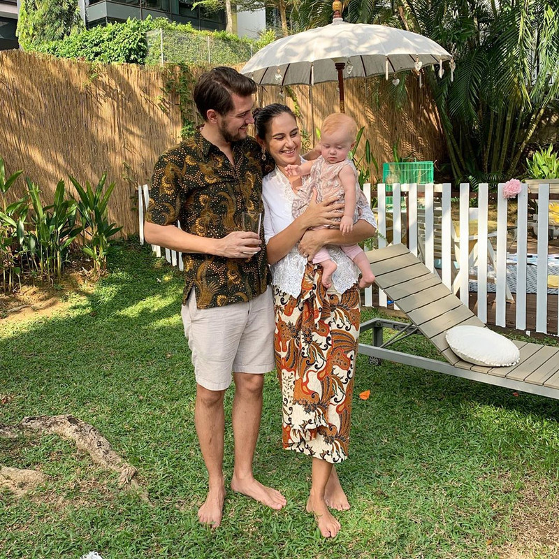 Marissa Nasution bersama suami dan anaknya