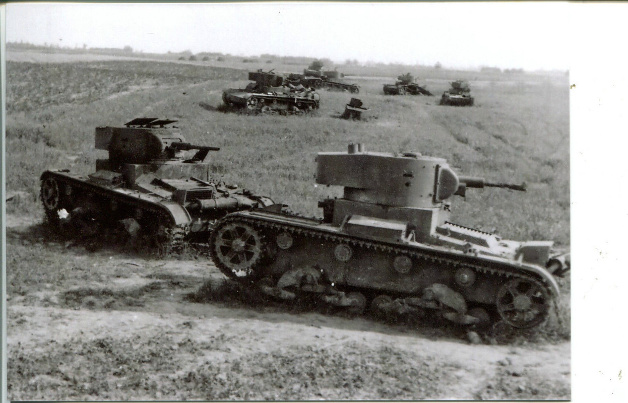 zerstörte russische Panzer Tanks T 26-1