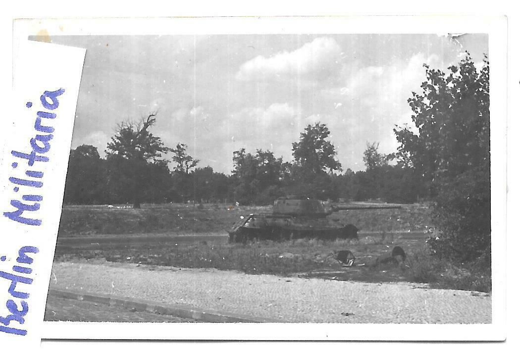 Zerstörter Russischer T 34 - 85 Panzer Langes Rohr