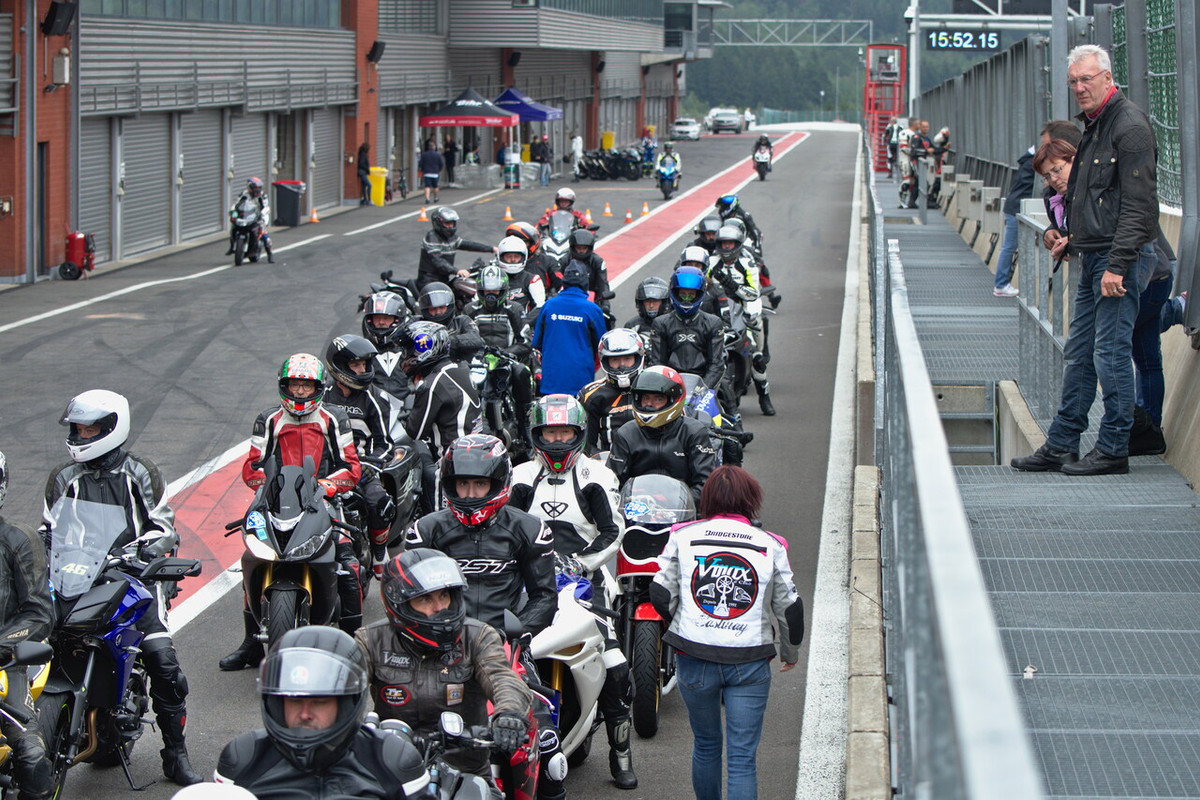 Une journée de roulage à SPA FRANCORCHAMPS - Page 2 R-DSC2649
