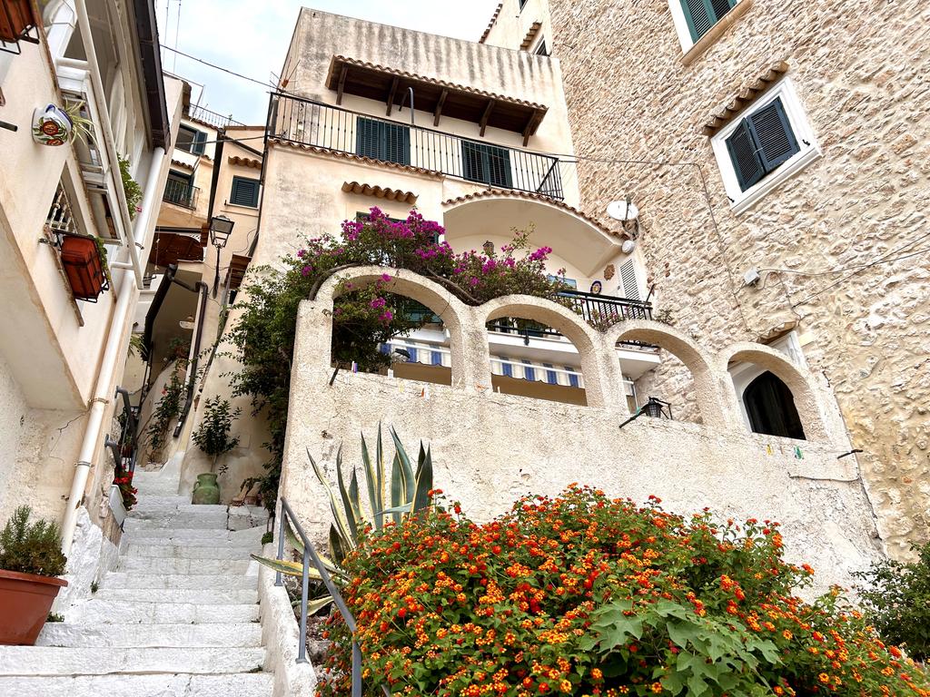 Жаркий сентябрь на побережье Тирренского моря. Жаркий сентябрь на побережье Тирренского моря.