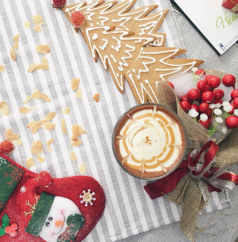 Mê mẩn 8 QUÁN CAFE DECOR GIÁNG SINH siêu lộng lẫy ở Hà Nội cho các tín đồ sống ảo - ảnh 30 me man 8 quan cafe decor giang sinh sieu long lay o ha noi cho cac tin do song ao - anh 30