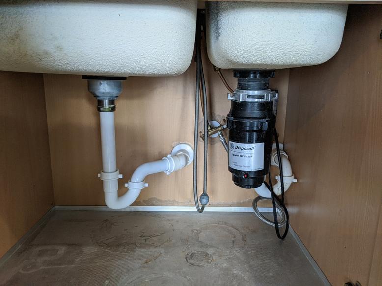 Kitchen sink drain plumbing