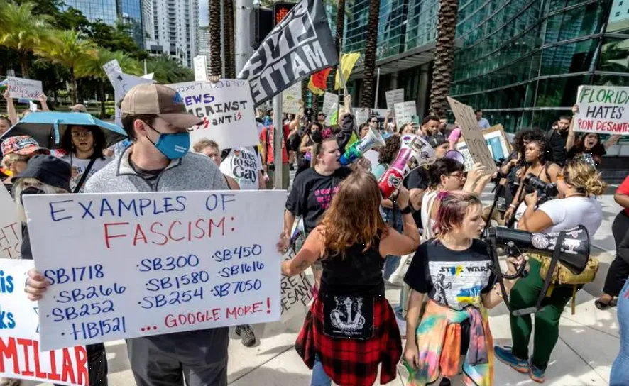 Cientos de migrantes protestan contra la nueva ley de Florida
