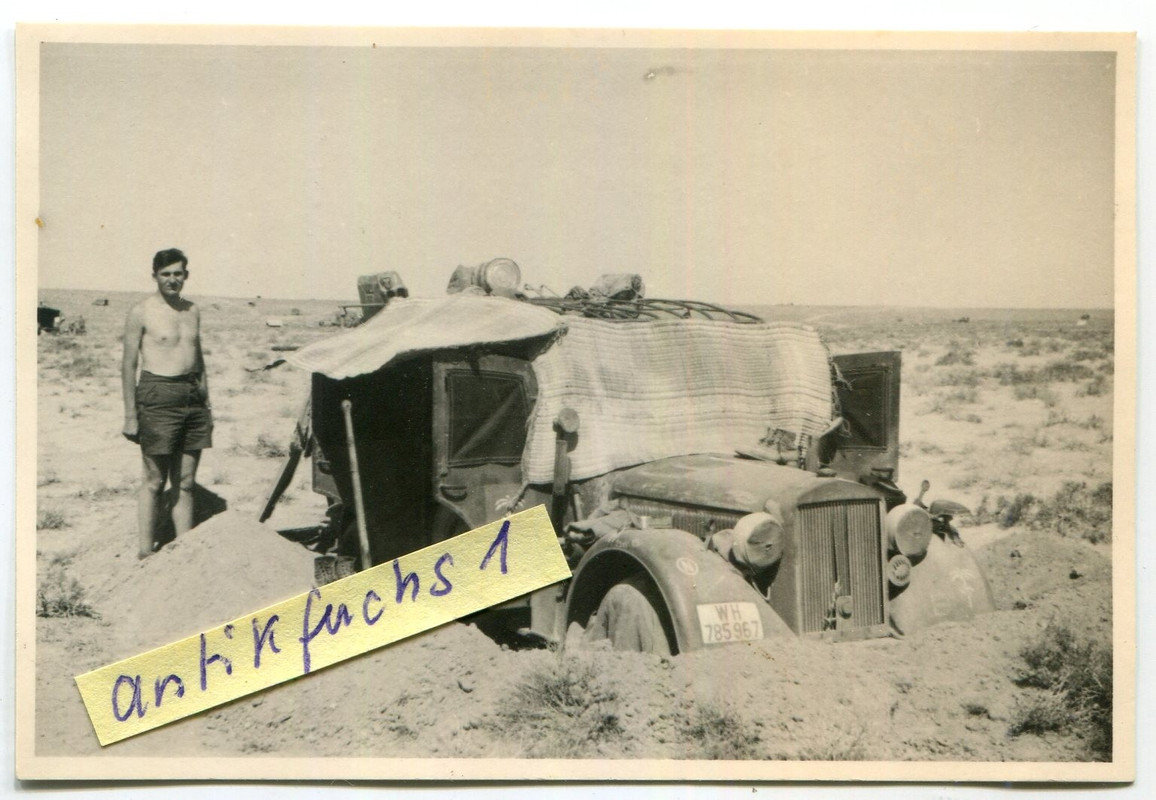 Funkwagen des Afrikakorps in Tarnstellung an der Front in Afrika 2.WK (3)