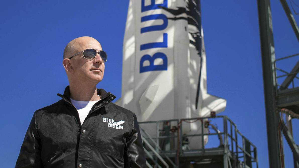 Jeff Bezos criticado por su viaje espacial tras colapso de almacén de Amazon
