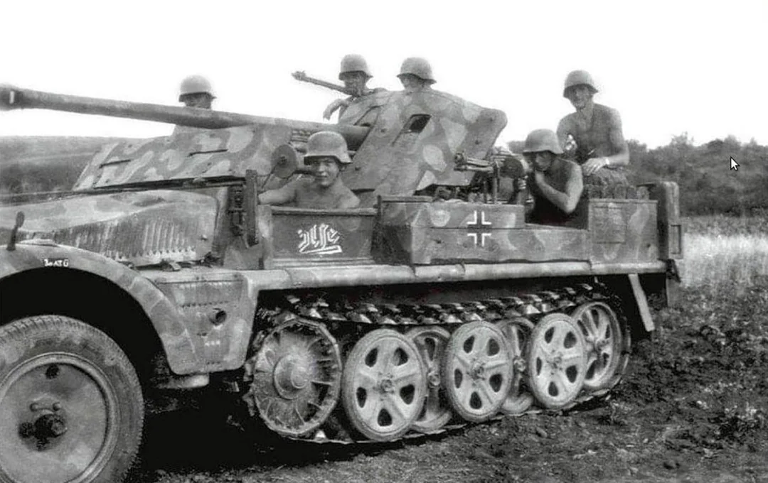 sdkfz-10-truck-with-pak-38-50mm-anti-tank-gun-mg-34-and-v0-sue2mpk5en4f1.webp