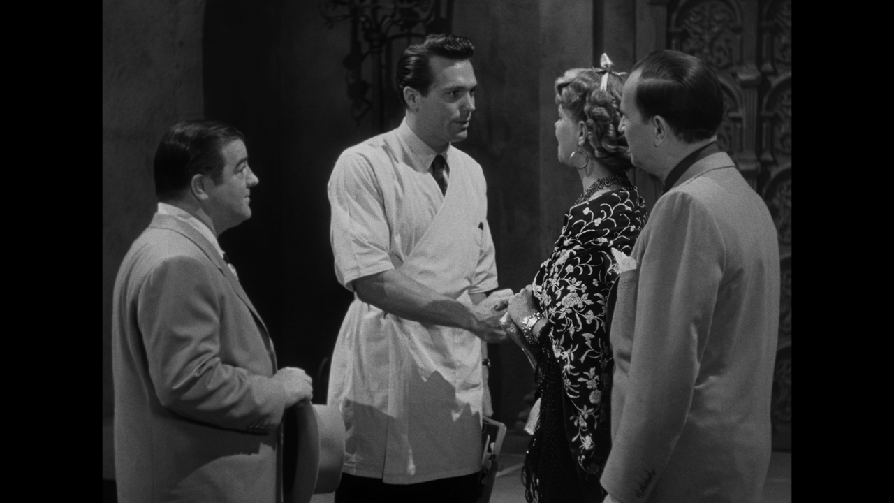 mpv-shot_Bud.Abbott.and.Lou.Costello.Meet.Frankenstein.1948.2160p.UHD.BDRemux.HDR.HEVC-Нечипорук_00_