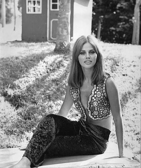 Britt_Ekland_mb78