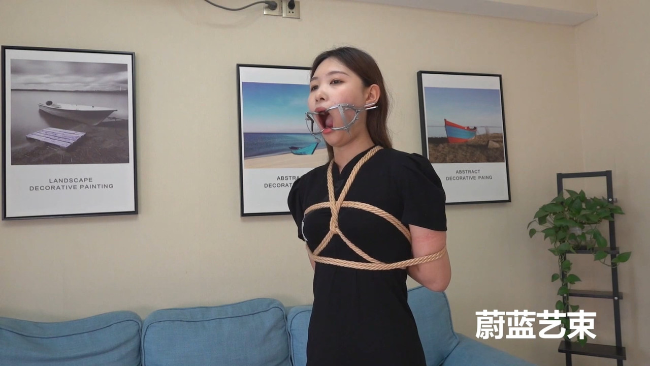 蔚蓝艺束 新模冰冰体验新款压舌口枷.mp4_20210719_130207.574