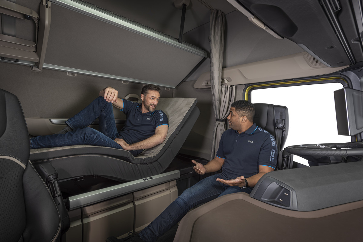 Sw-ivel-chairs-and-relax-bed-for-unmatched-driver-comfort-in-New-Generation-DAF-trucks.jpg