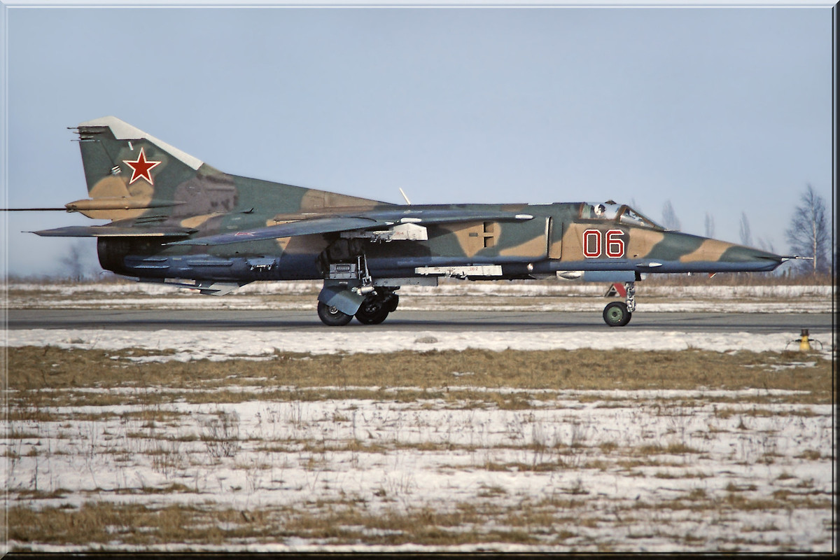 296 APIB Mig-27M 06 Red_83712545154, Winter 1992-1993_2