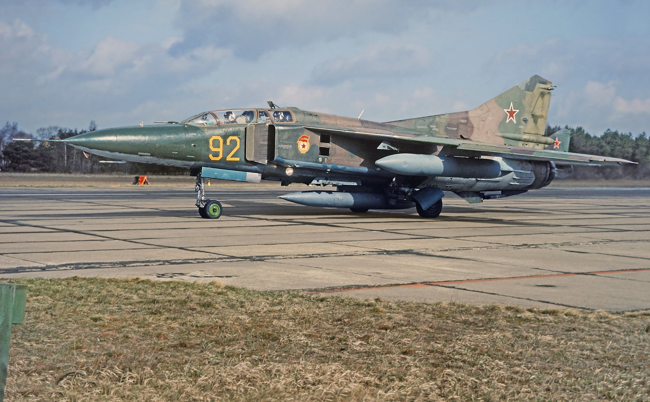 19 GvAPIB Mig-23UB 92 Yellow (4)