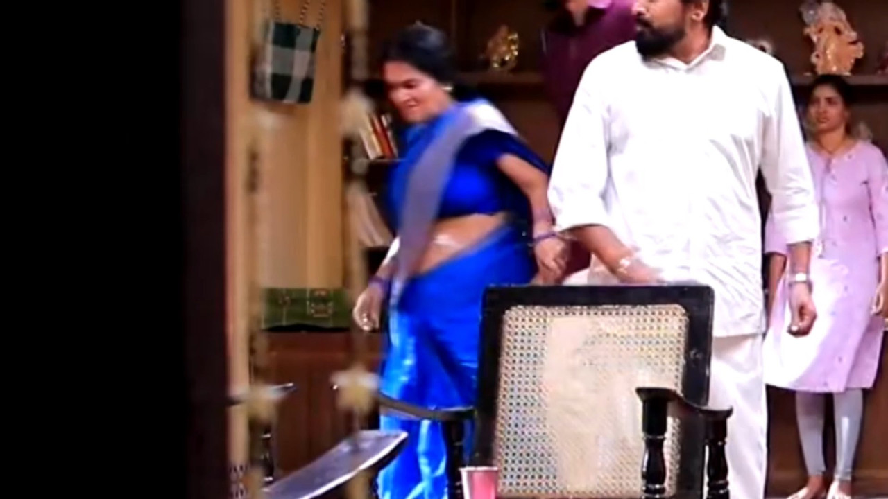 Tamil Sexy Actress wide open Deep Navel show in blue saree.mp4_snapshot_00.00.308