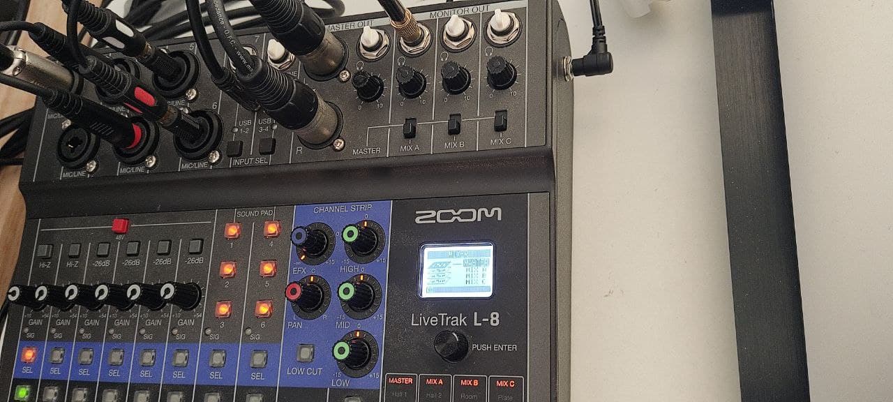 Anyone using Zoom LiveTrak L8? LinuxMusicians