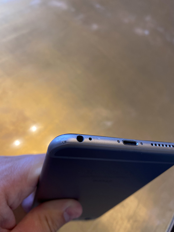 iPhone 6 Plus 16gb argento ammaccatura inferiore sinistro