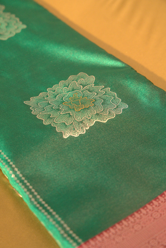Rokea by RK Premium Handloom