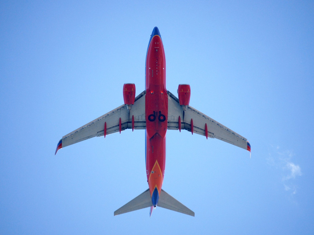 Southwest-Boeing-737-700-planview.jpg