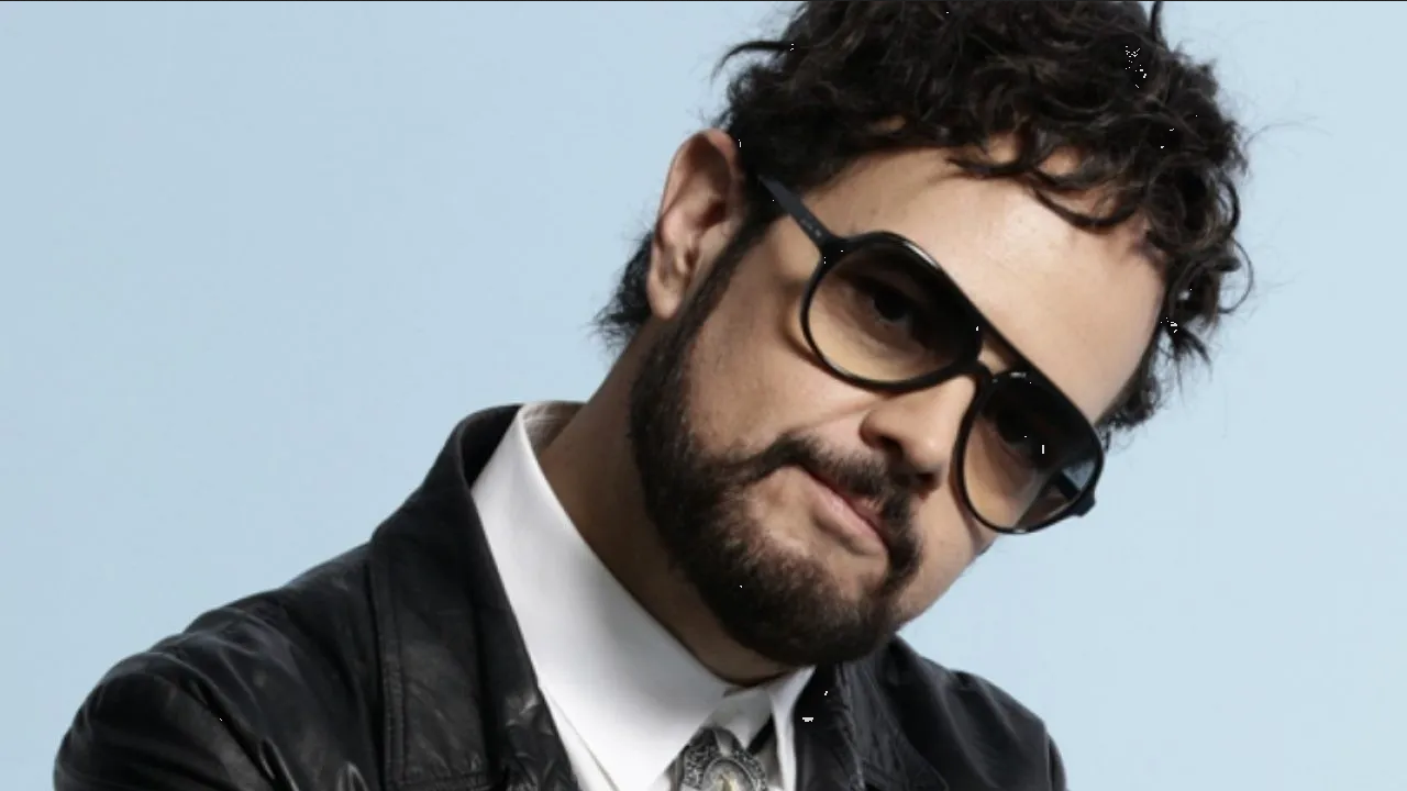 Aleks Syntek denuncia uso de bots en redes sociales para desprestigiarlo