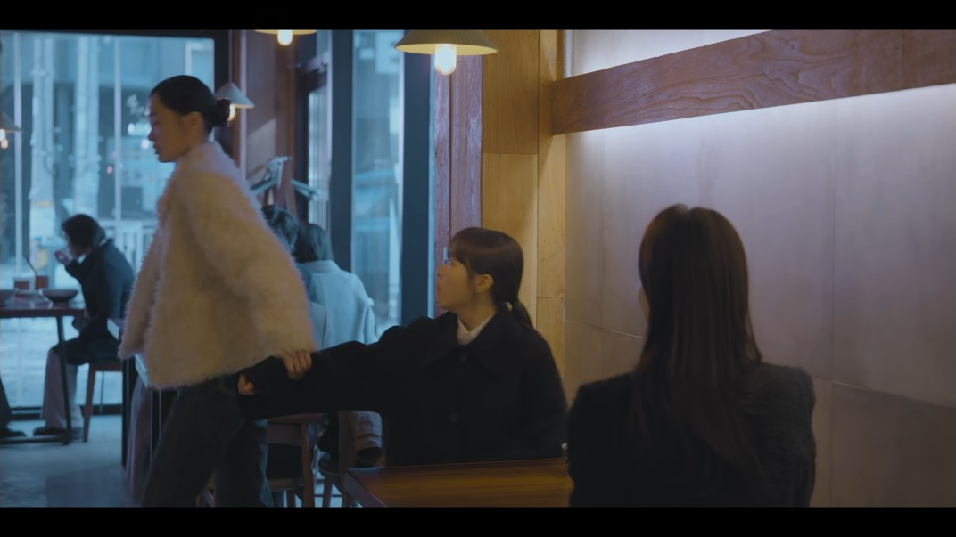 VS--Netflix-OurUnwrittenSeoulE7AChildUnderneathItAll-15’20”