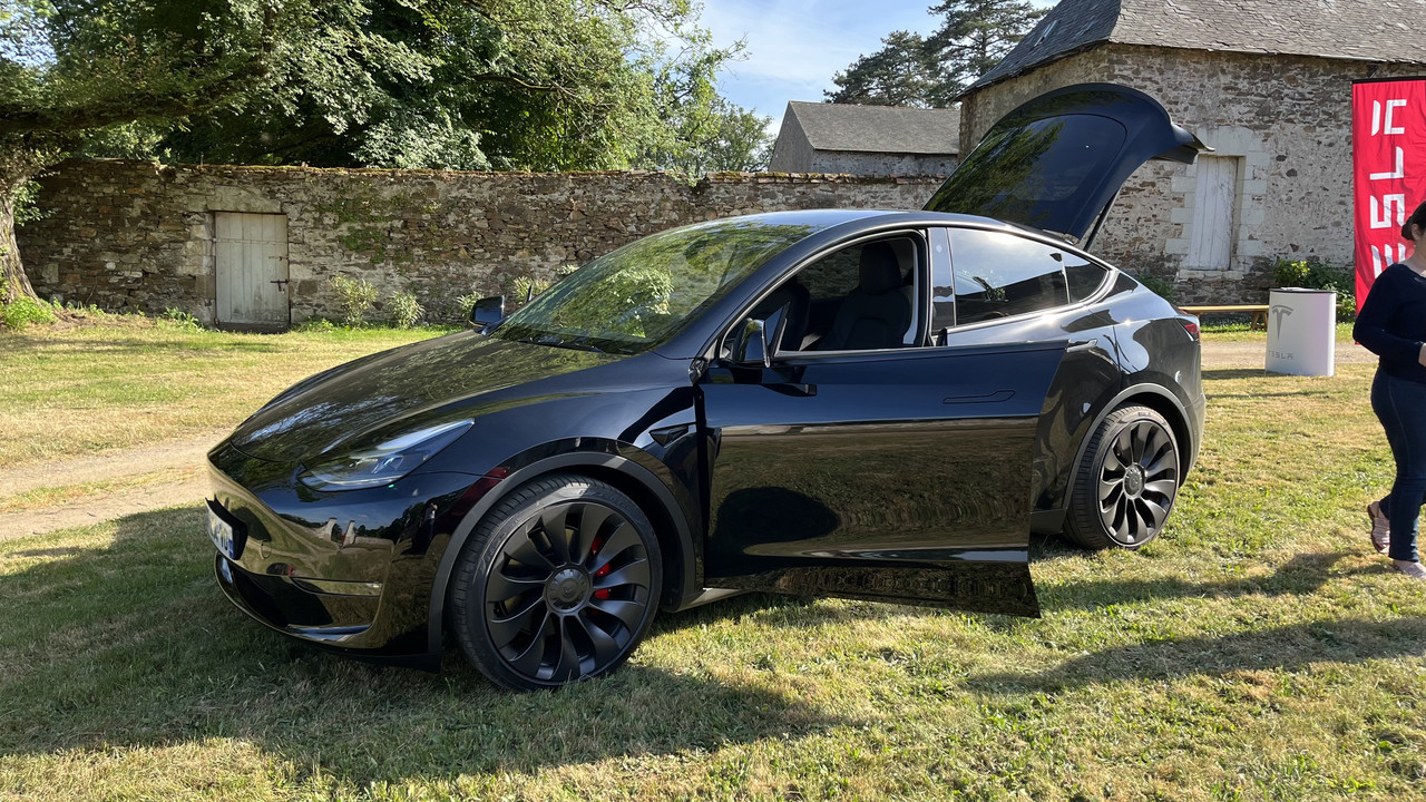 0AAE8179-B194-49B5-BC96-36977CC3EBAF