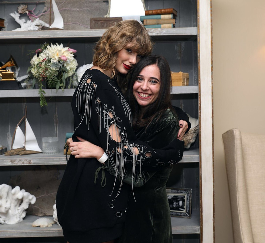 taylor-swift-reputation-secret-sessions-at-her-home-in-rhode-isl