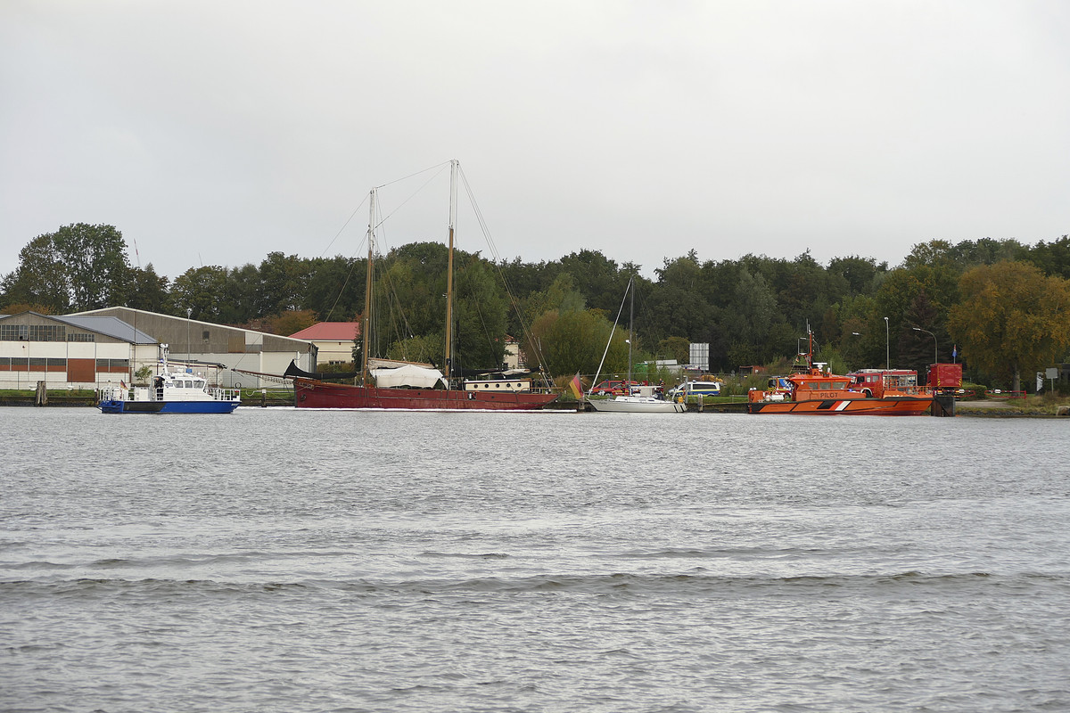 Ölunfall bei der Ethel von Brixham in Brunsbüttel im NOK (OK-061025-0)