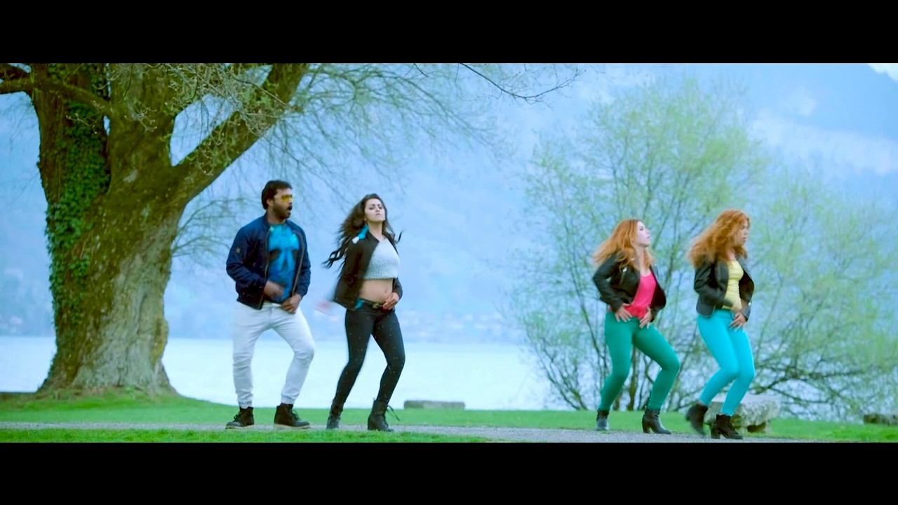 [Image: Nikki-Galrani-Hot-Song-02-From-Krishnash...-18-48.jpg]