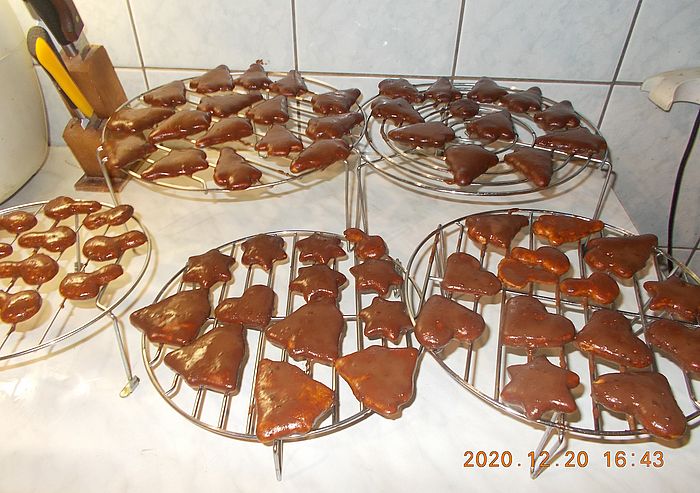 https://i.postimg.cc/pV4tk9Z5/mezesek-2020-12-20.jpg