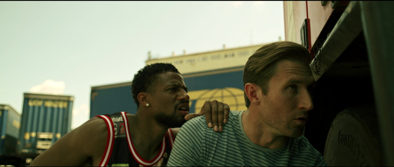 Bonus.Trip.2024.1080p.AMZN.WEB-DL.DD 5.1.H.264-playWEB_000010