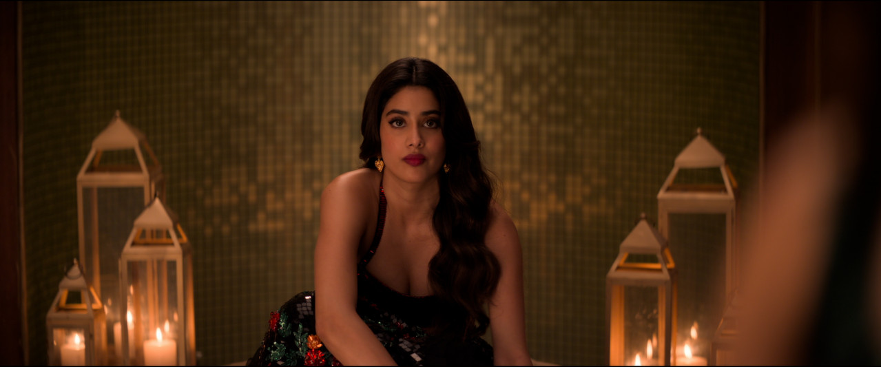 cleavage 00 00 06 02 Still001