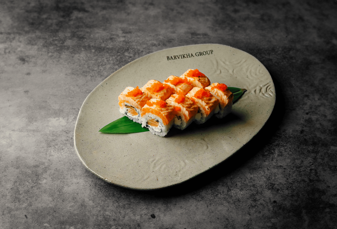 Ролл опалённый лосось с апельсином