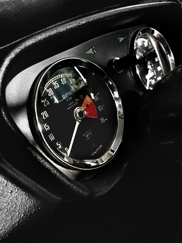 MGB_GT_EA2402-3