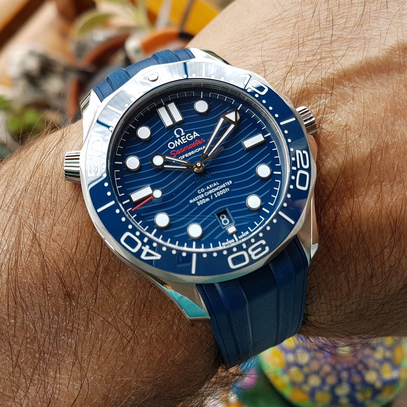 Ω Seamaster Professional Diver 300M Co-Axial Master Chronometer 42mm Cal. 8800 Blue (1)