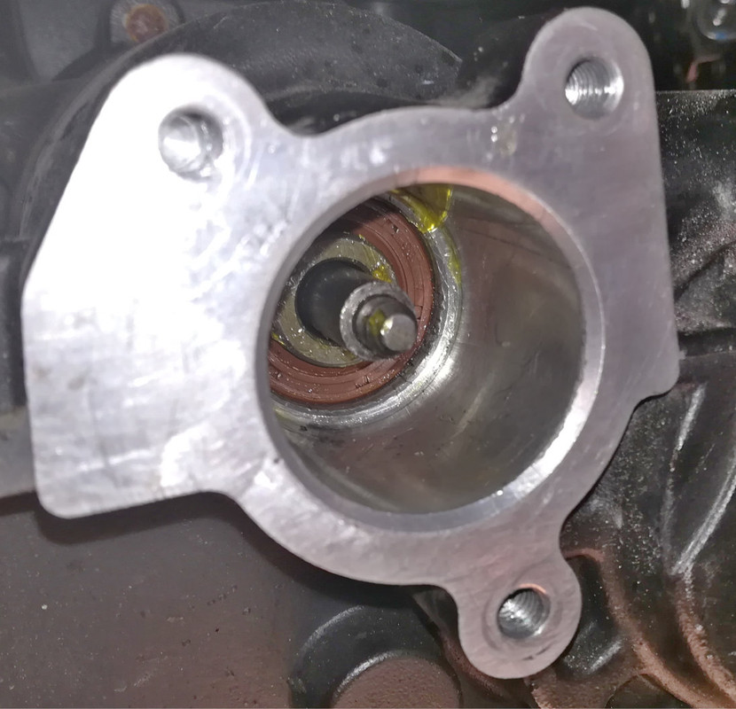 Gearbox_Input_Shaft_Output_Seal_newly_installed_pushrod_insert.jpg