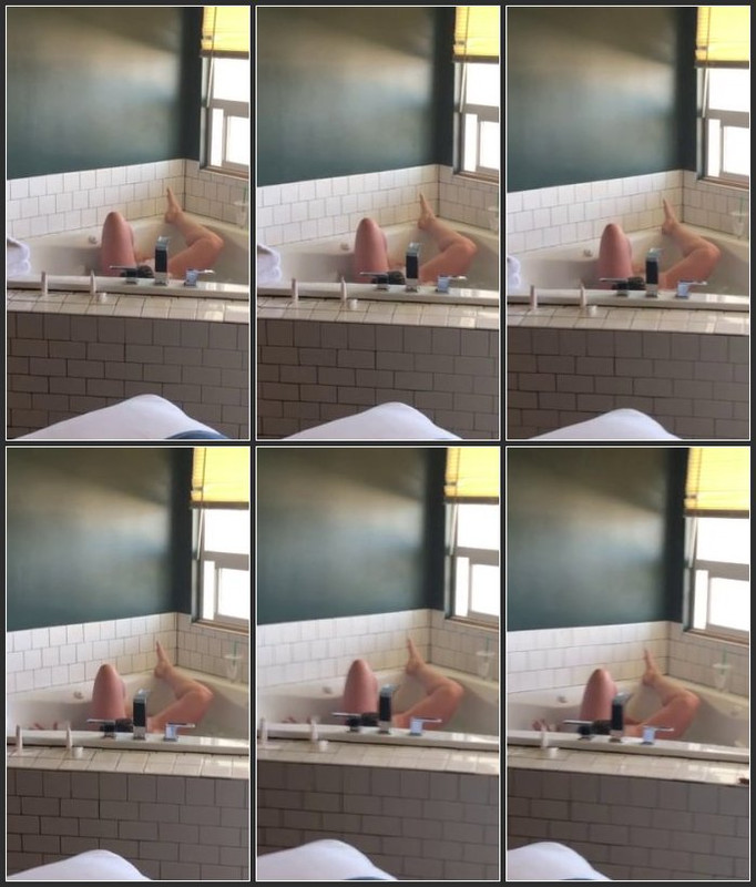 masturbating-with-jet-water-in-the-bathtub-4.jpg