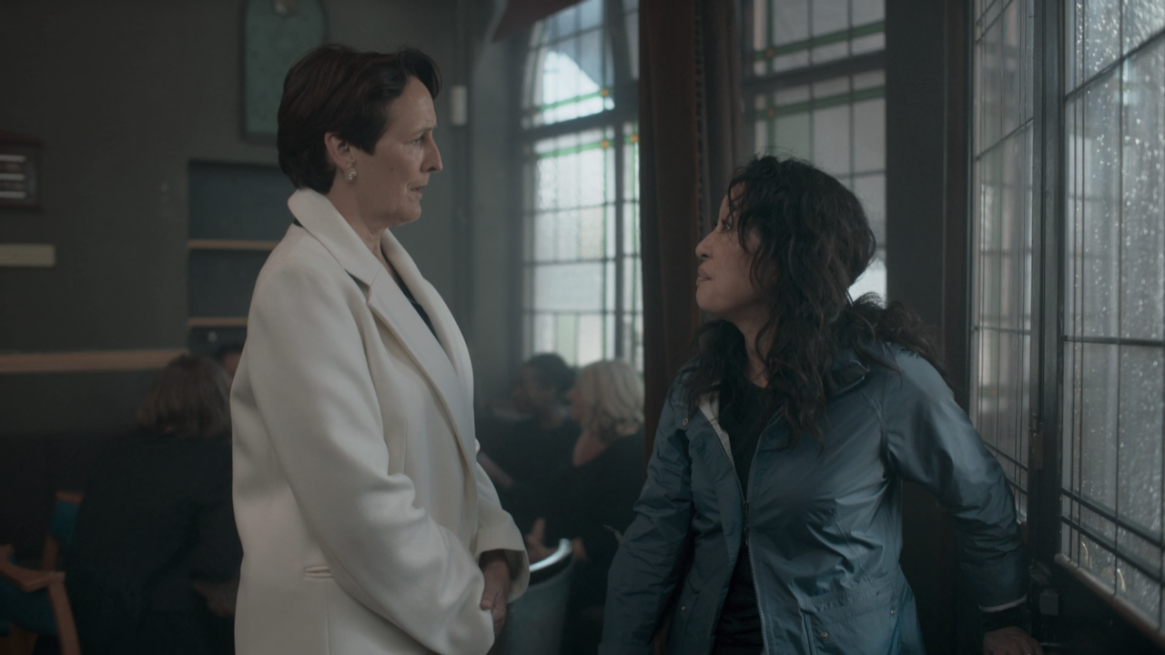 Killing Eve 2018 S03E02 Management Sucks 1080p AMZN Webrip x265 10bit EAC3 5 1 Ainz TAoE