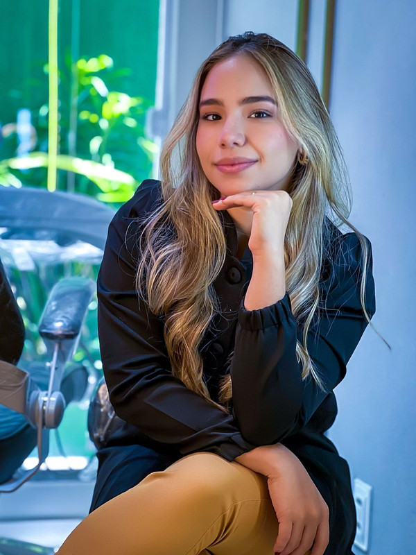 Foto da Dra. Lorena Lopes