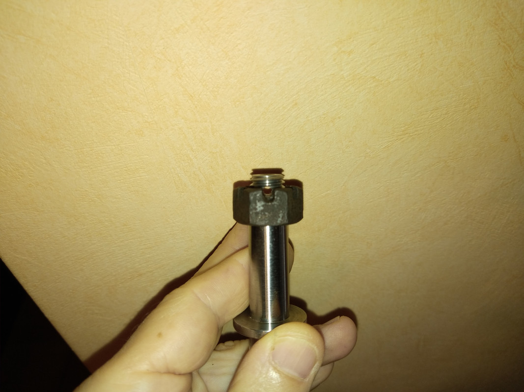 7 écrou H crénelé (12x175) épaulé - vissé en butée