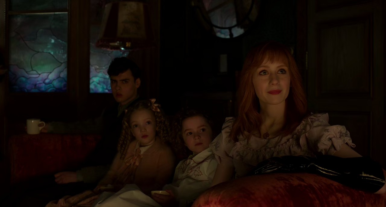 Miss-Peregrine-s-Home-for-Peculiar-Children-2016-Hindi-English-720p-x265-HEVC-AAC-6ch-MSub-mkv-0