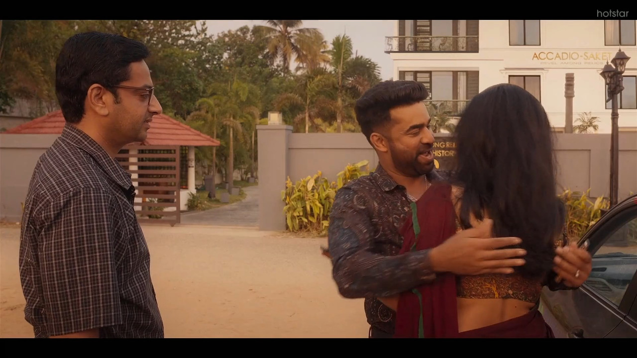 Hannah Reji Koshy  Hot navel show from Theerpu.mkv_snapshot_00.29.161