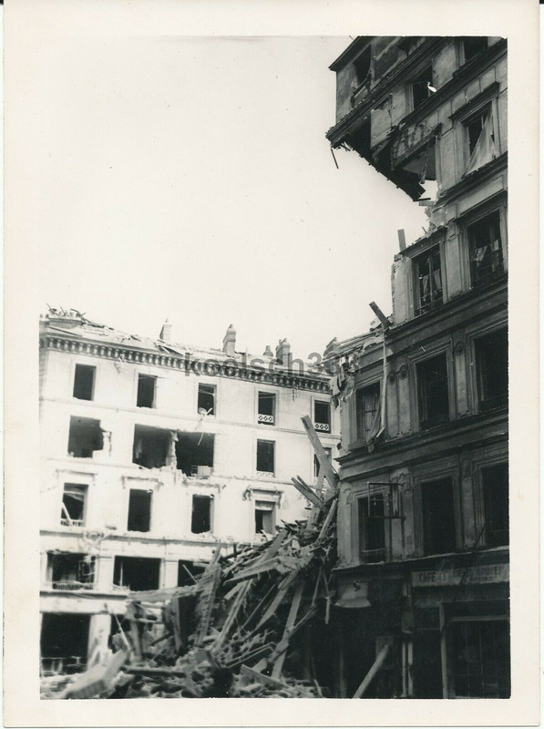 Foto Ruinen in der schwer zerstörten Stadt Rouen in Frankreich 1940aa
