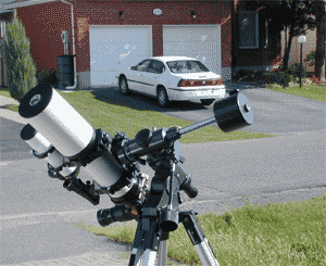 espacio ocupado por un telescopio de tubo corto en montura ecuatorial