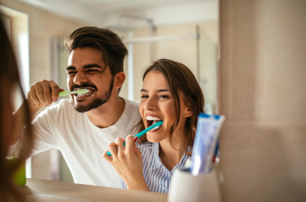 ¿Cuántas veces al día se deben lavar los dientes?