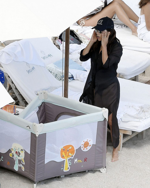 Eva-Longoria-upskirtSTARS.com (42)