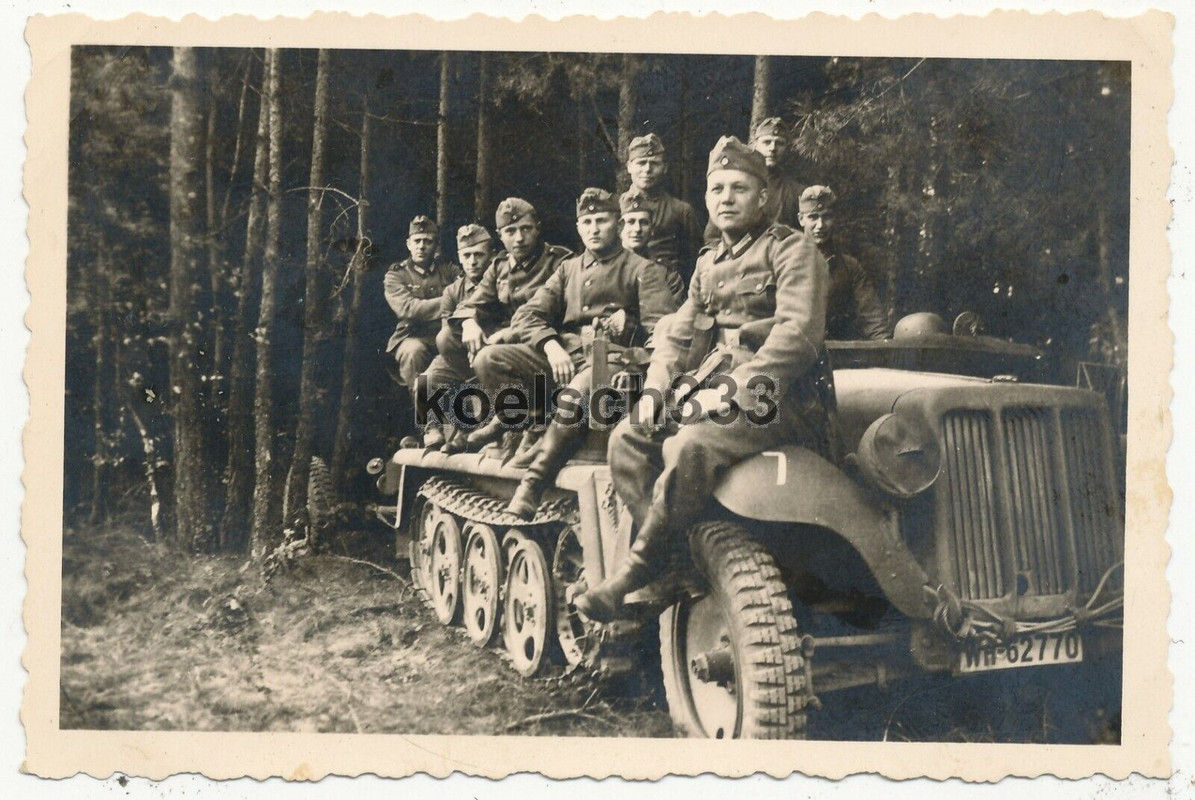 Foto Panzerjäger auf Panzer Halbkette mit angehängtem PaK Geschütz im Westen ...